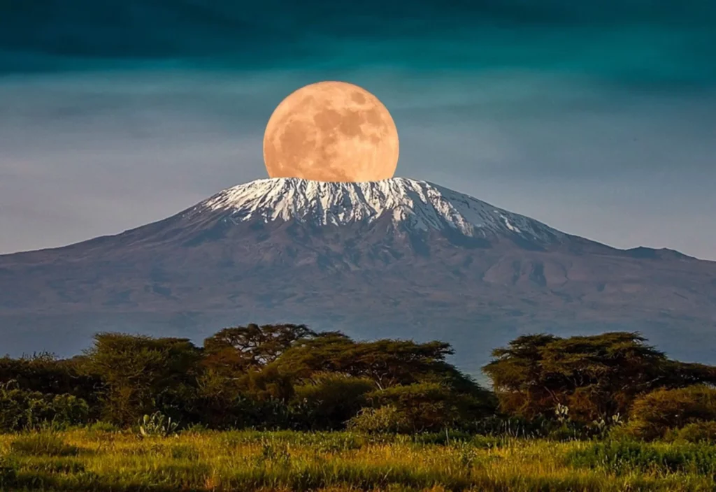 Full-moon during the climbing