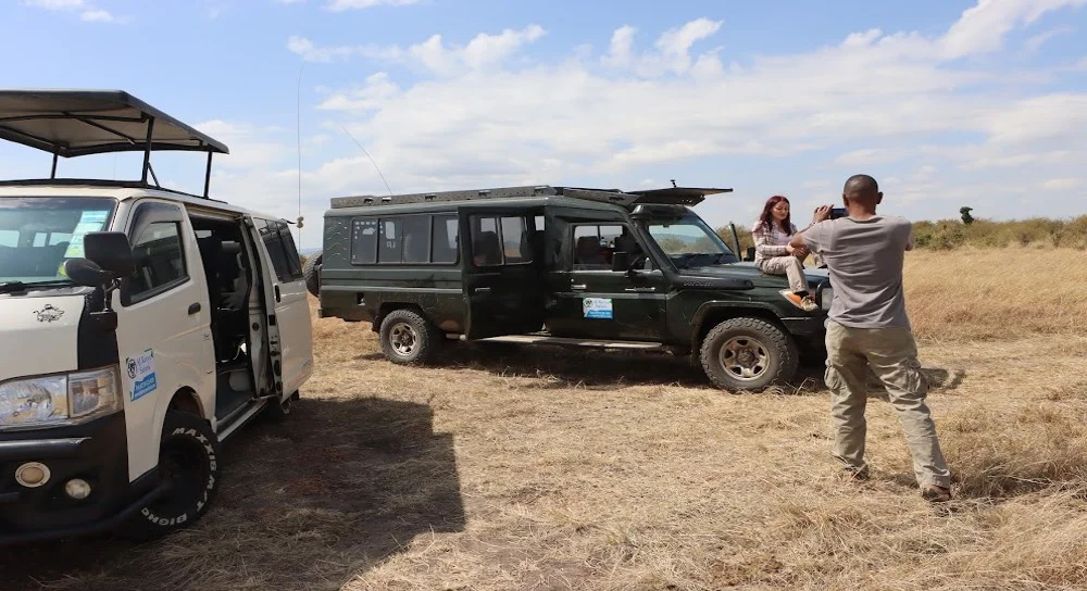 Kenya Safari Vehicles - AjKenyaSafaris.com