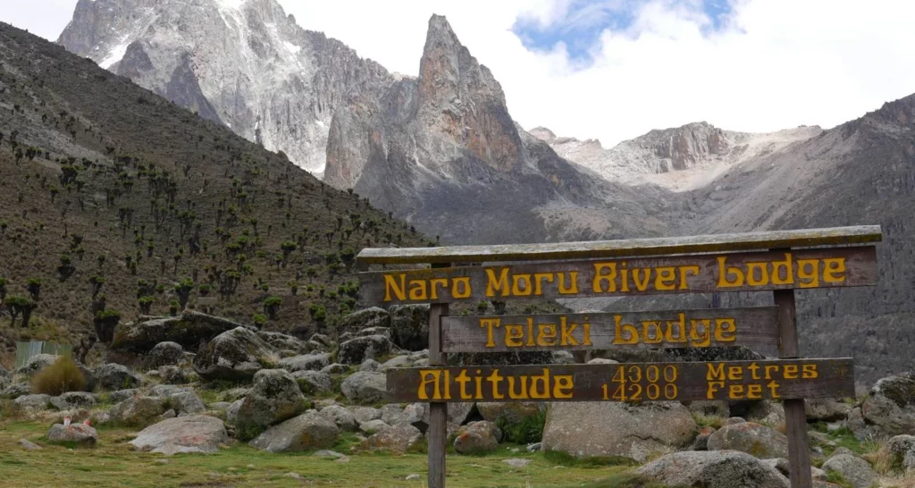 Climbing mount Kenya - Naro Moru