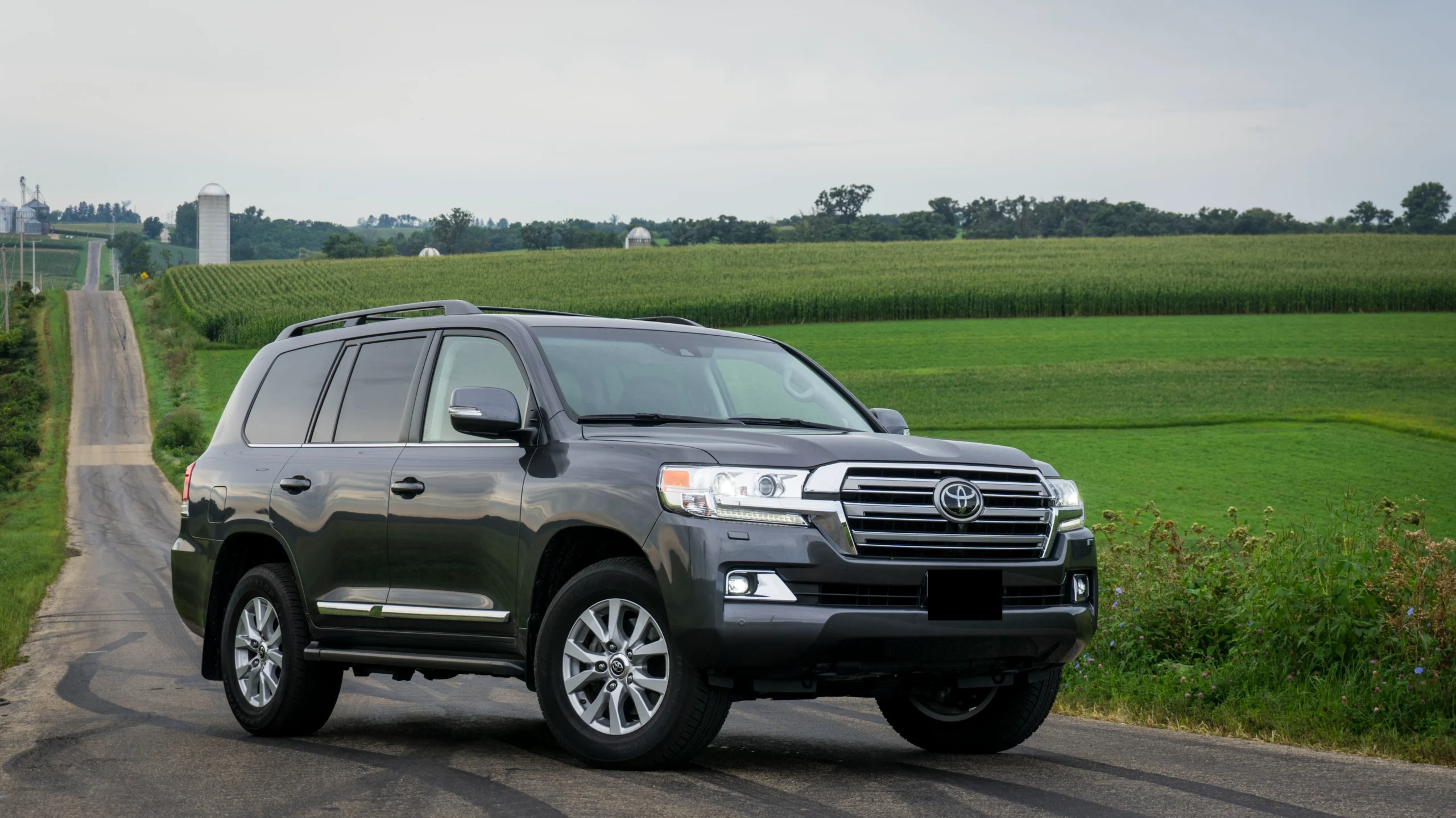 Land Cruiser V8 hire in Nairobi- cars to rent in nairobi