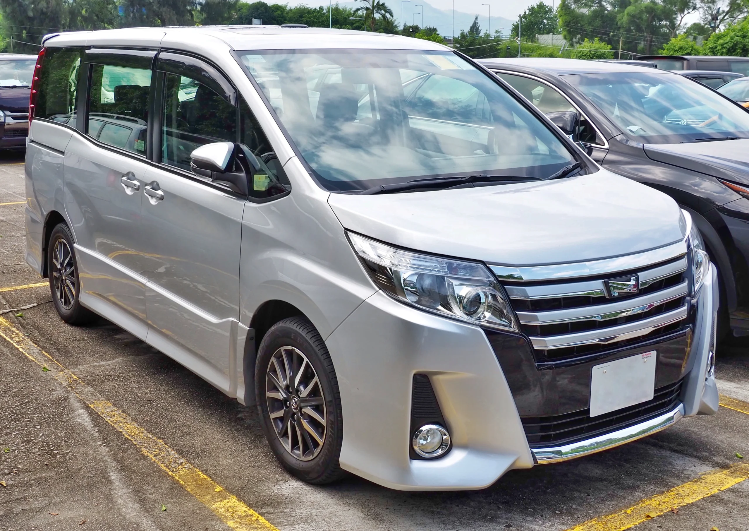 Chauffeured Toyota Noah for Hire in Nyeri