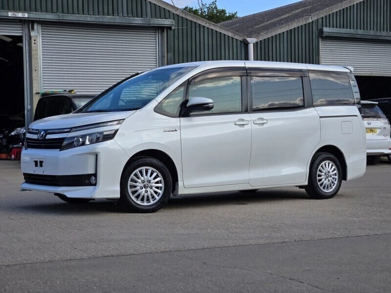 Car rental-Toyota Noah