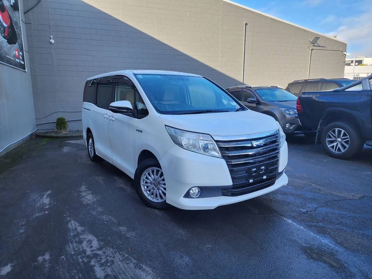 Chauffeured toyota noah for hire in westlands, Nairobi