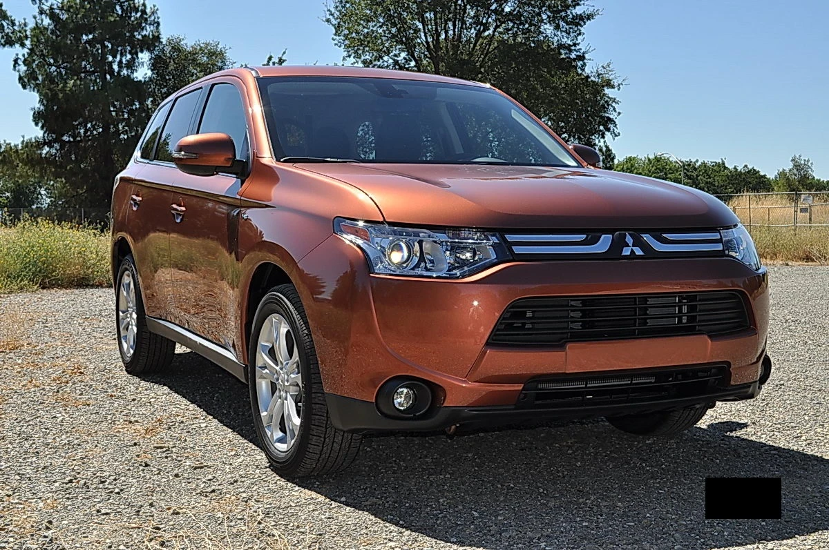 Self Drive Mitsubishi Outlander for hire in