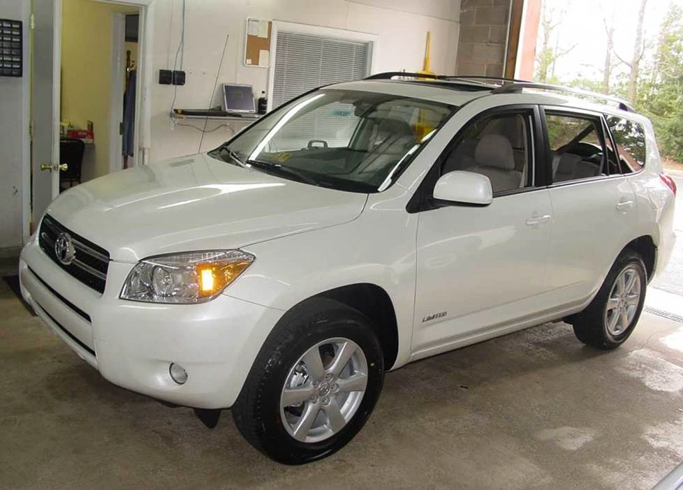 Chauffeured Toyota Rav4 for hire in Ruiru