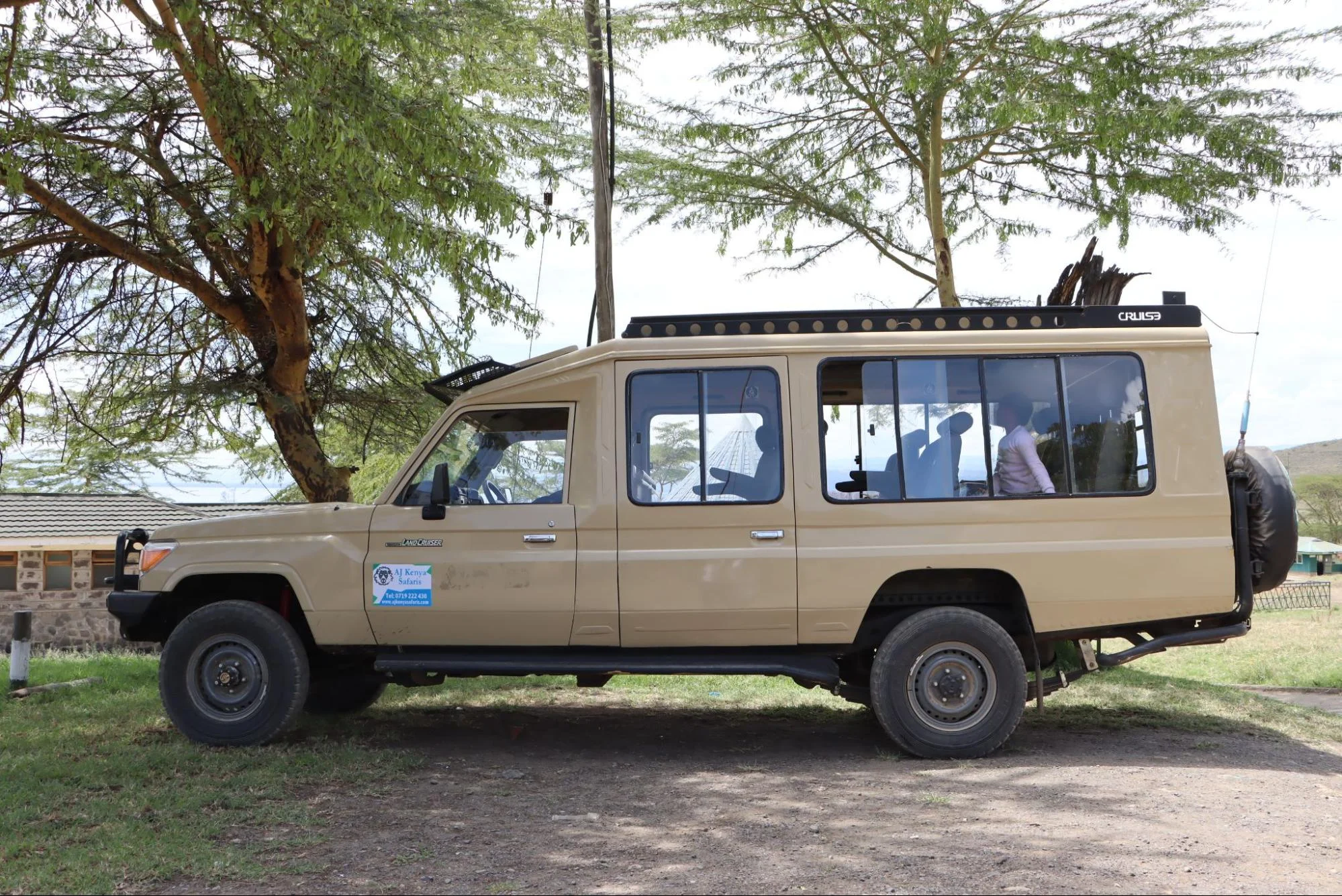 Luxury safaris tanzania - safari land cruiser